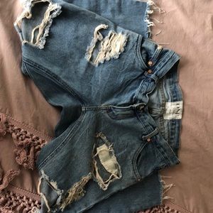 Boyfriend destroyed jeans